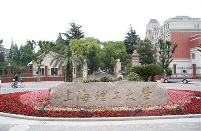 AI人工智能落地沪上高校，上海理工大学新生体验智能迎新