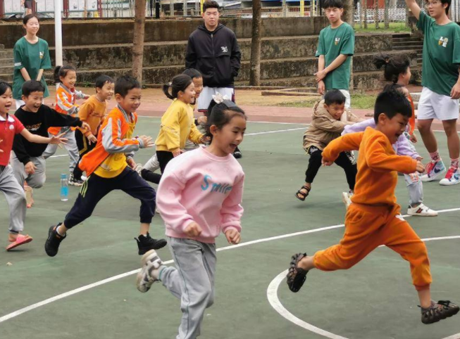 用我们的力量传递爱与温暖——广州市为明学校国际部学生海南支教行 