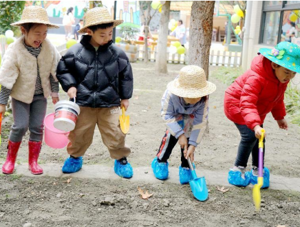 一起去花花田里种桃种李种春风 成都市温江区光华新城幼儿园第一届春播节启动仪式