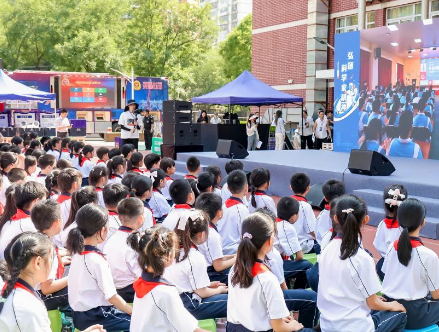 科学之光 照亮童心——丰台科普大篷车“驶进”北京市丰台区太平桥学校